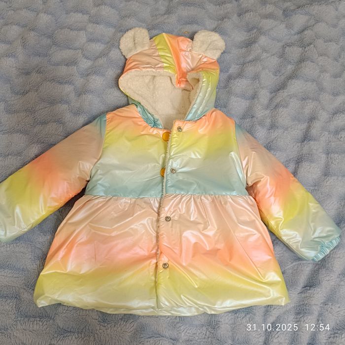 Продам курточку на дівчинку розмір 90