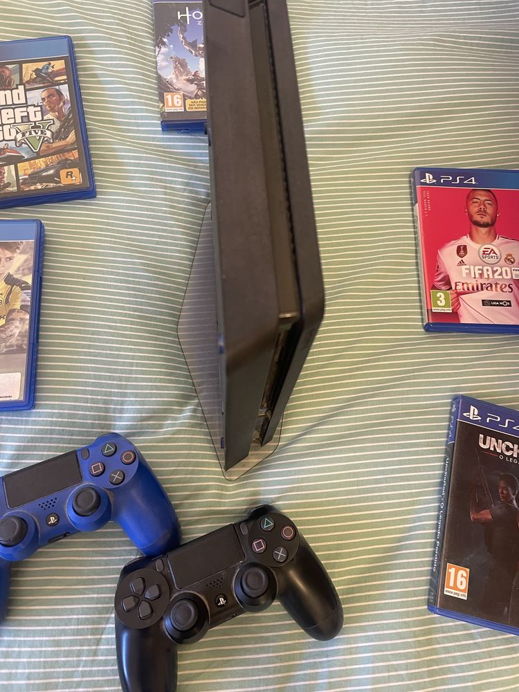 Playstation4 Com dois comando e jogos