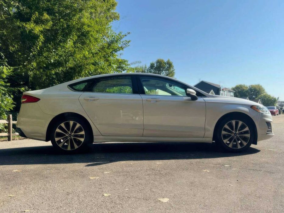 Ford Fusion SE      2019