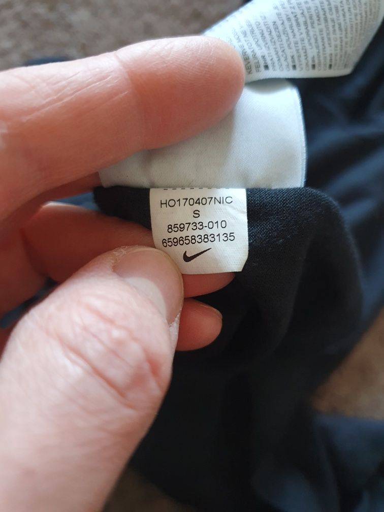 Спортивна футболка Nike