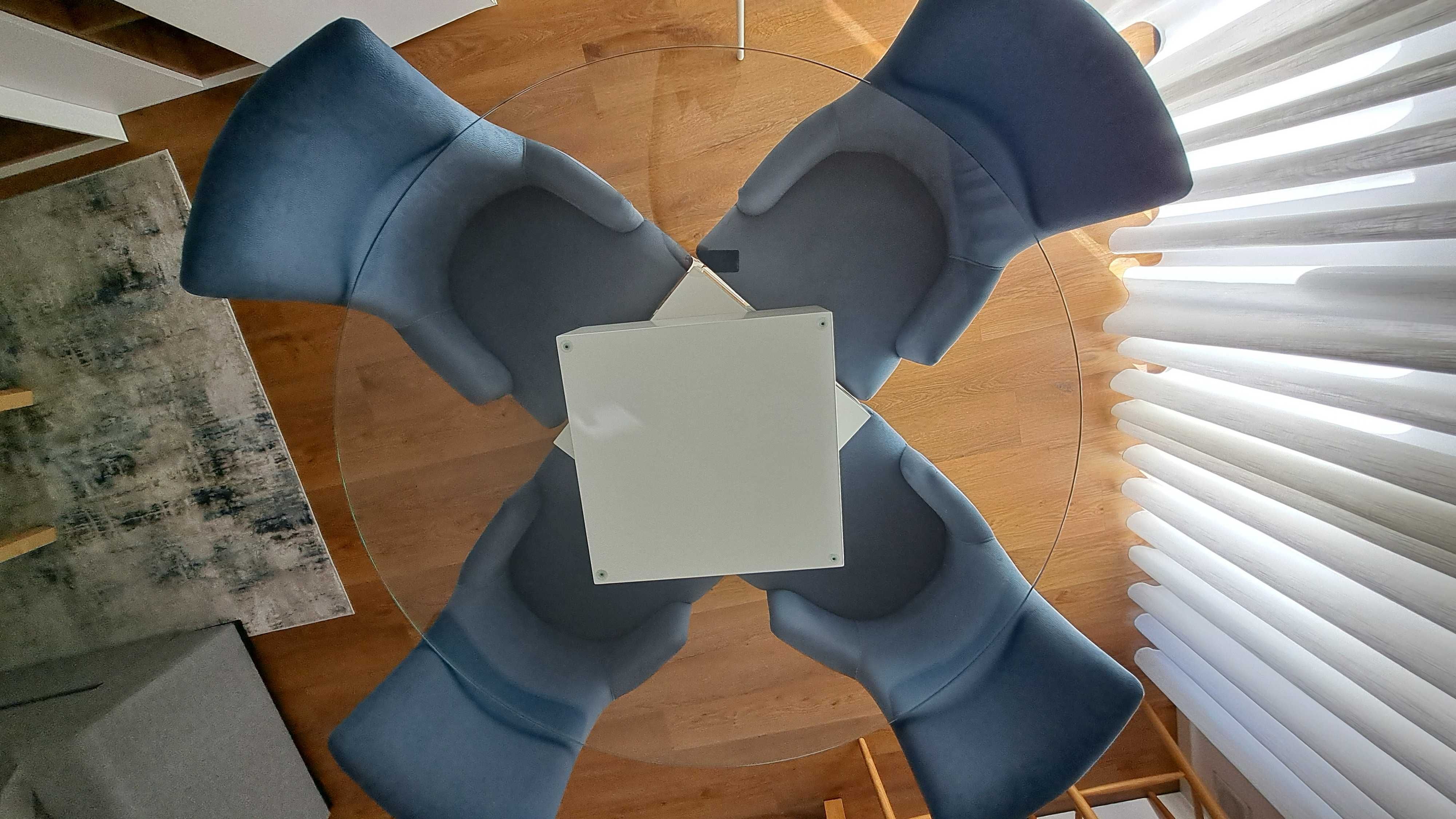 Mesa de vidro com 4 cadeiras estofadas em ótimo estado