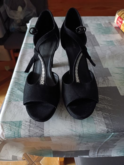 Buty czarne na obcasie