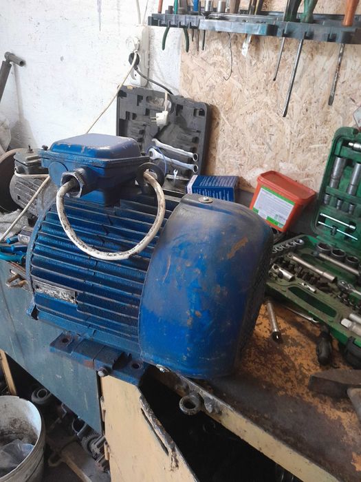 продам электро двигатель 5.5квт.960 об.