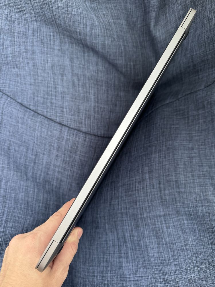Macbook pro 15 2018 i9 2.9/ 16gb / 2000gb/ Radeon Pro 560x 4GB 93%