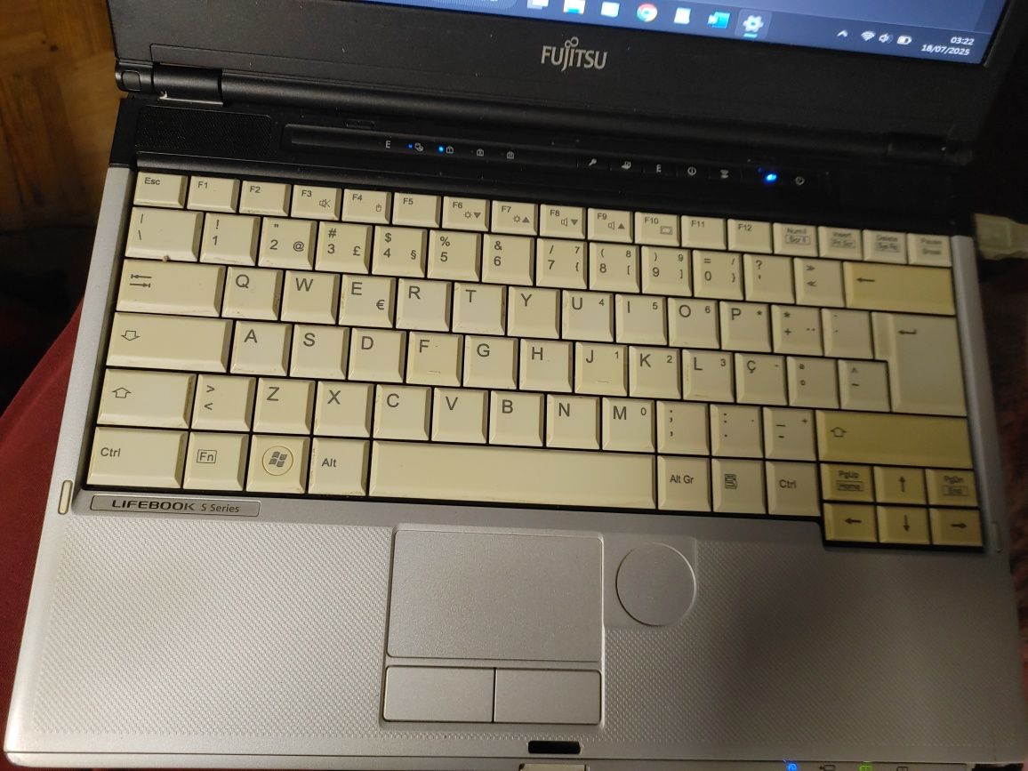 Portátil com Windows 11 e Office 2019