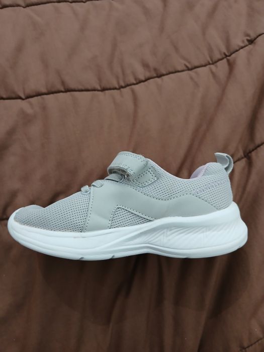 Sapatilhas cinzentas menina tamanho 29 Primark
