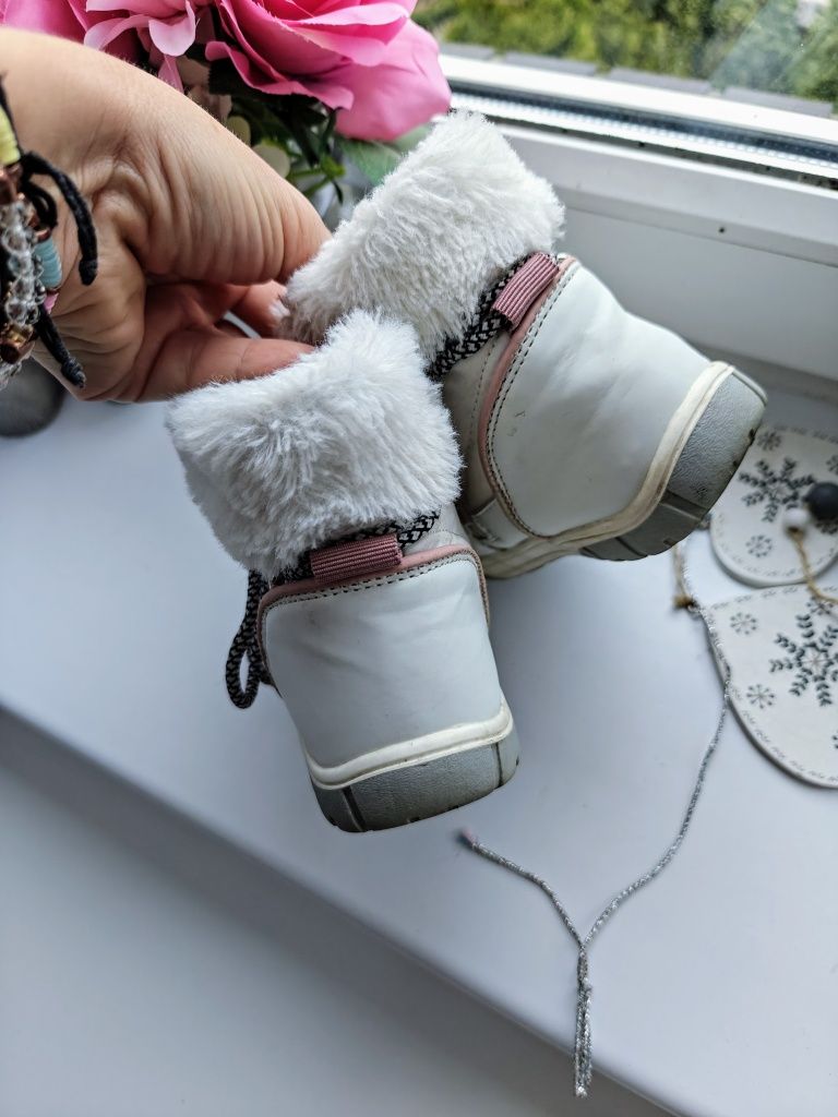 Buty na zimę białe Śniegowce 27 Twisty ocieplane botki z futerkiem