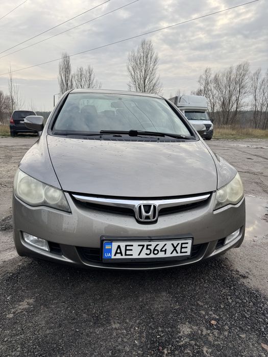 Живий сівік. Друга машина в сімї  їздила дівчина.