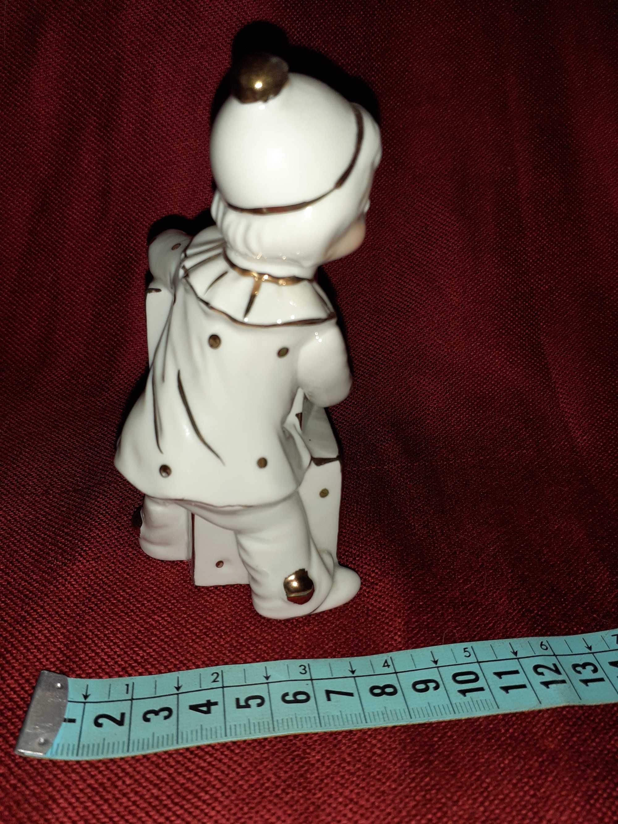 Estatueta Pierrô / Pierrot em Porcelana Marcado " P "