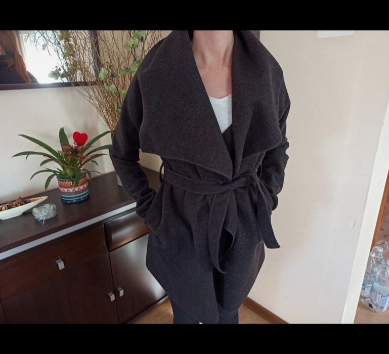 Szary płaszcz dzianinowy XS wiązany w pasie