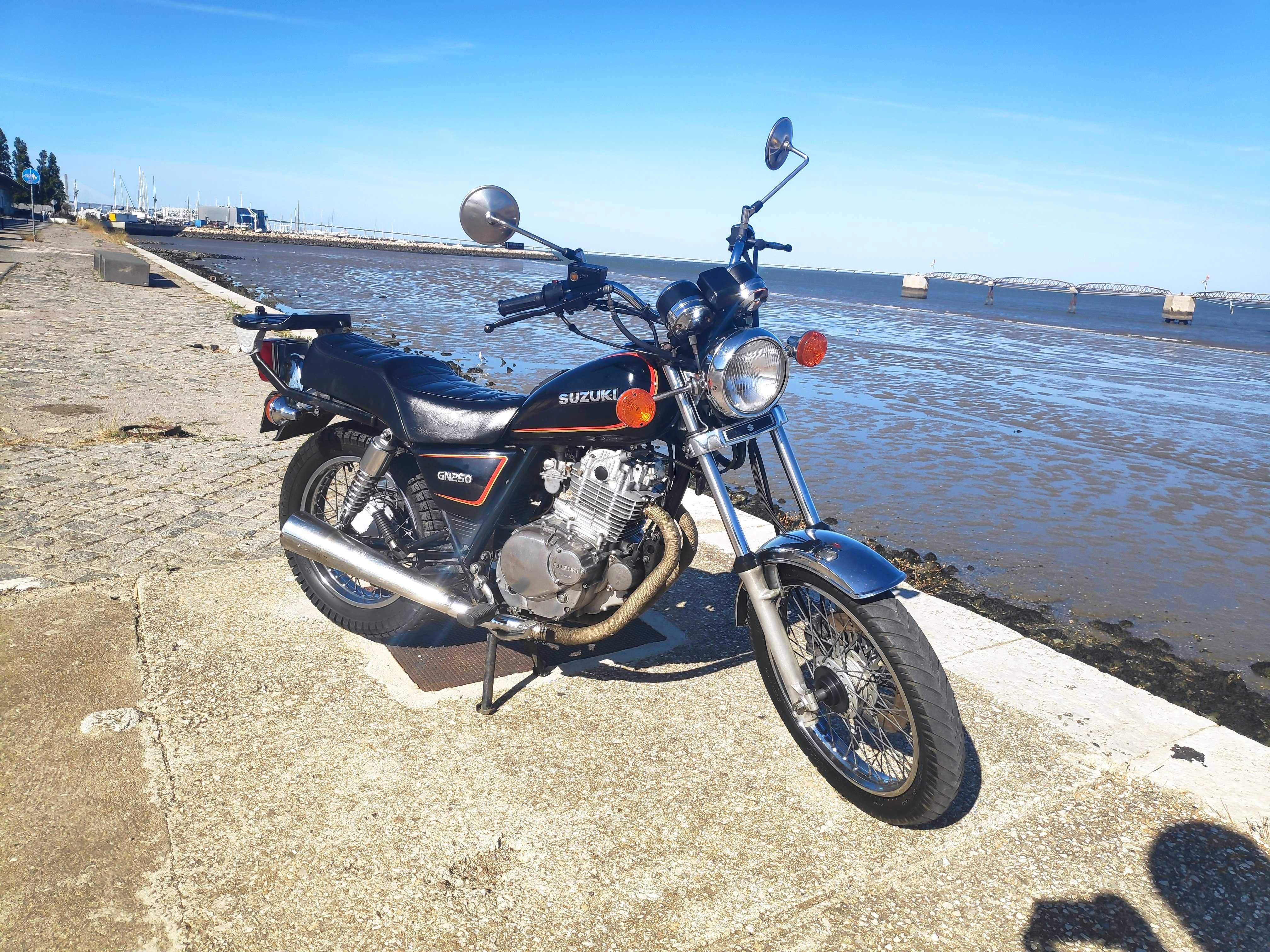 Suzuki GN 250 de 1996 - 16.2 kW