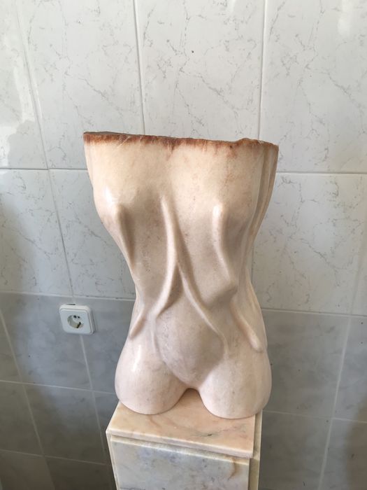 Escultura em mármore .