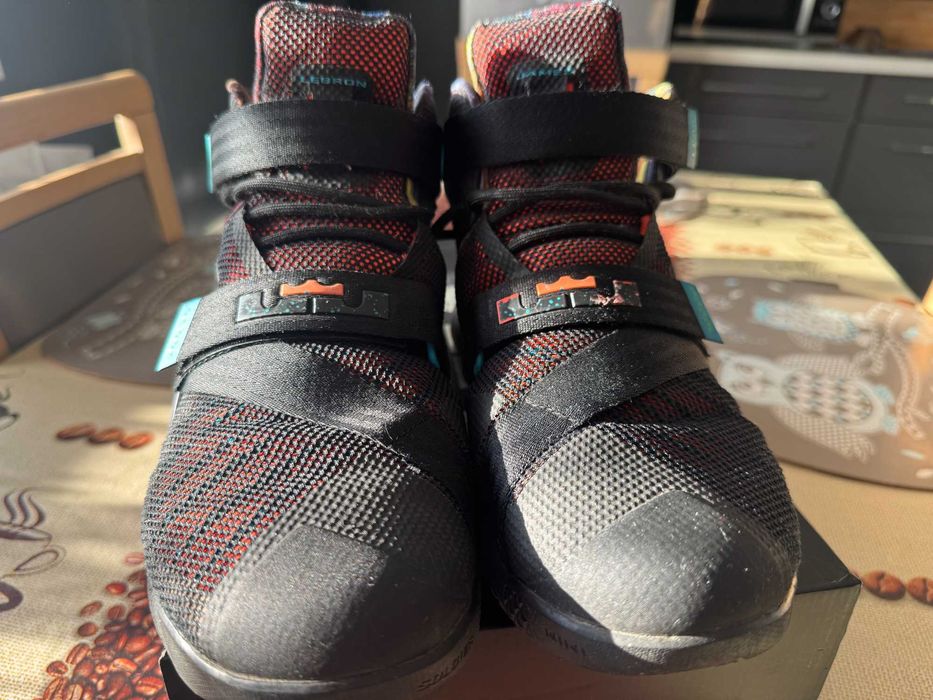 Nike LeBorn 44 (28cm)