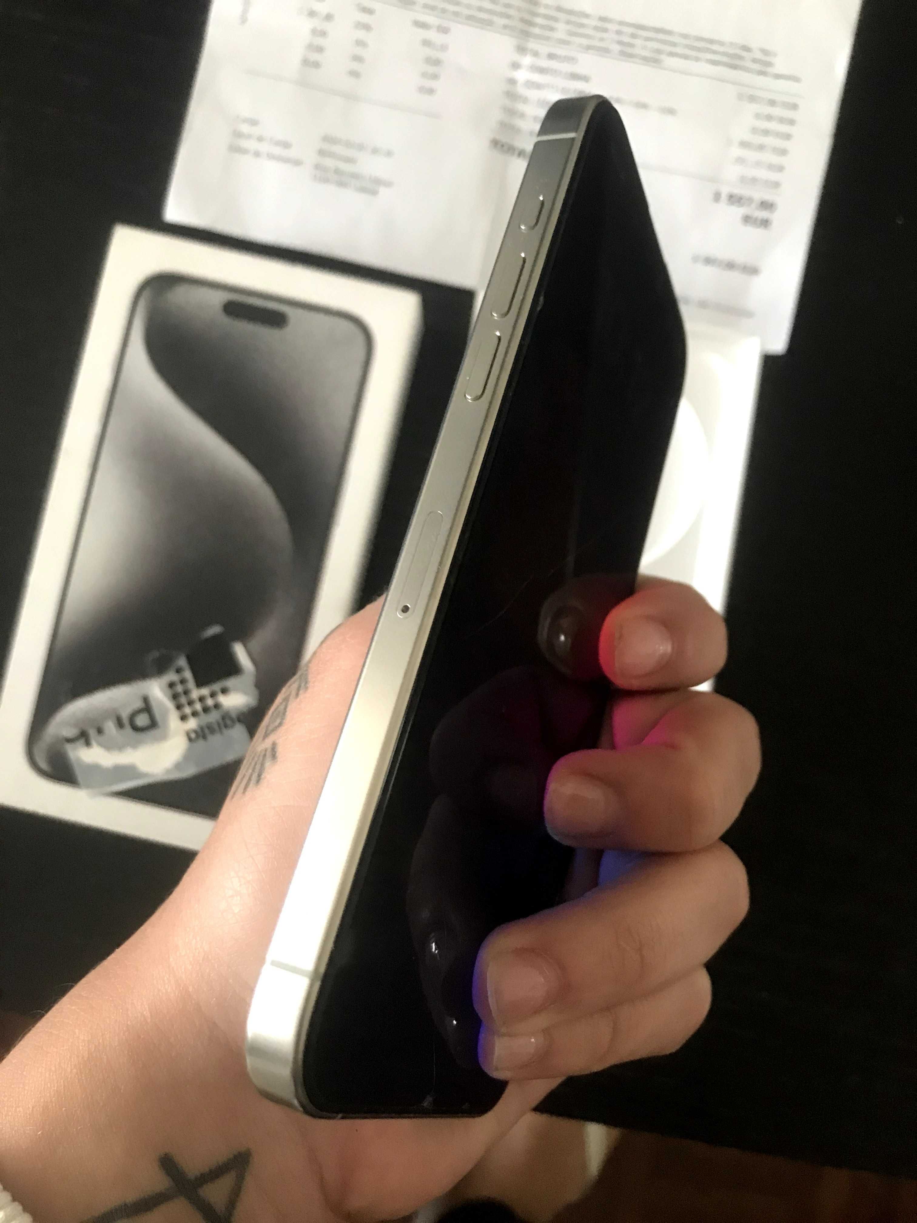 Iphone 15 Pro Max com garantia e como novo