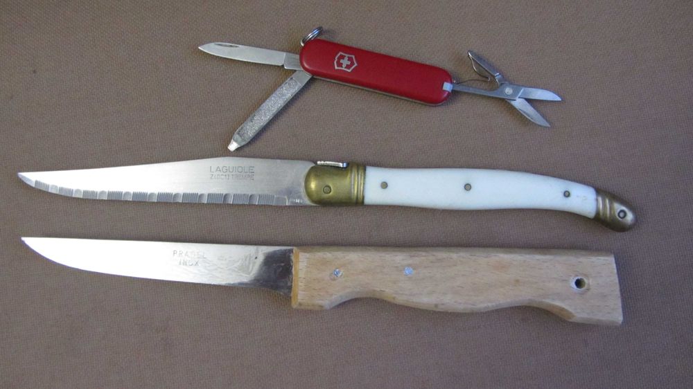 Кухонний-столовий  ніж Pradel + Laguiole +Victorinox Classic SD.