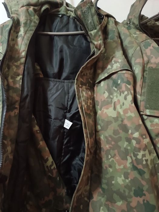 Камуфляжный зимний комбинезон+ бушлат.