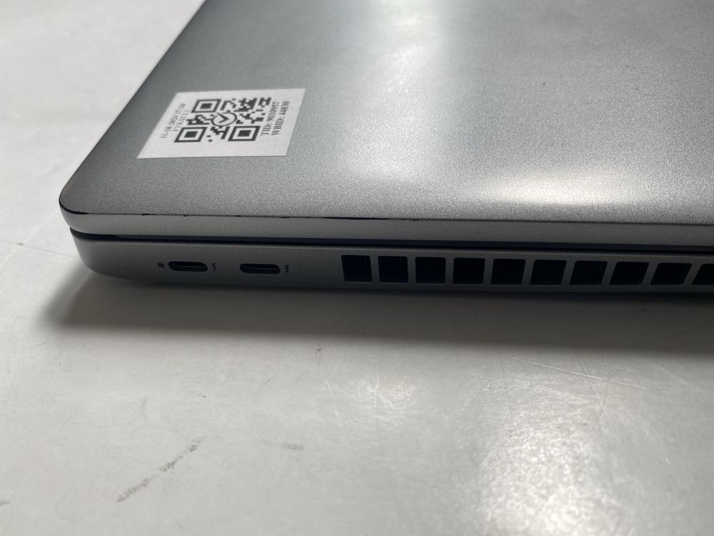 Dell Precision 3561 15,6" FHD IPS i7-11850H nVidia Quadro 4GB Win 11