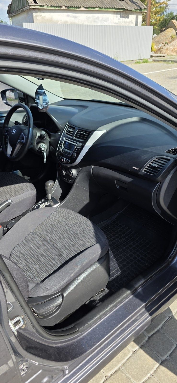 Hyundai solaris 1.4 автомат.