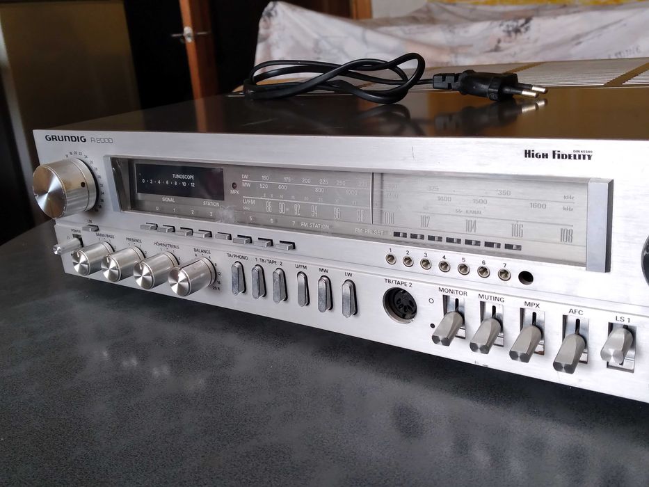 Стерео ресивер   GRUNDUG  2000