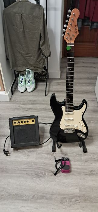 Guitarra + Amplificador + Pedal