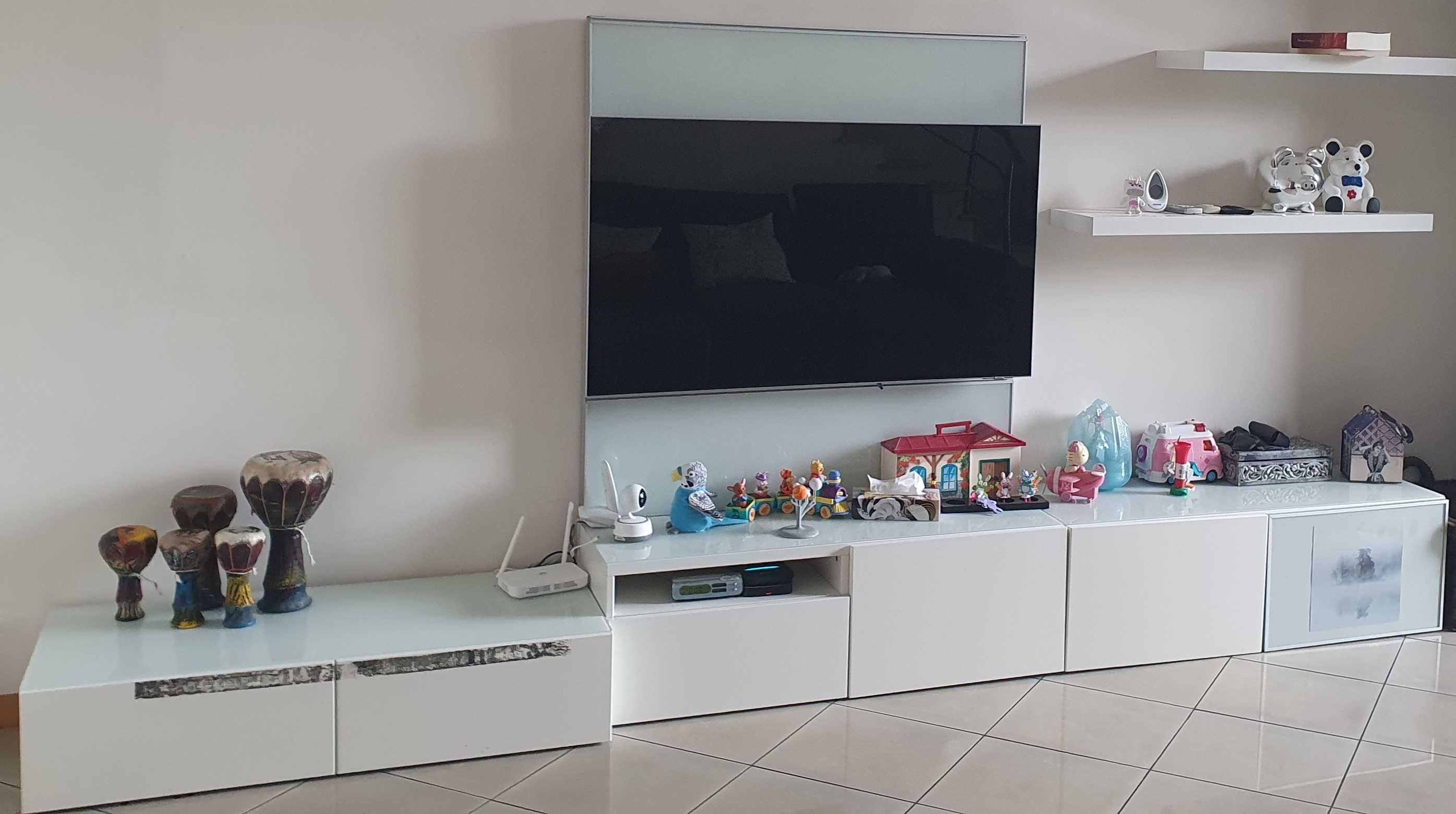 Conjunto de móveis ikea e suporte TV