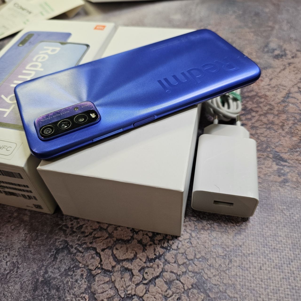 Xiaomi Redmi 9T 4/64 гб
Стан 9/10, екран ідеальний,