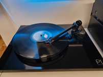 Gramofon Rega Planar P1