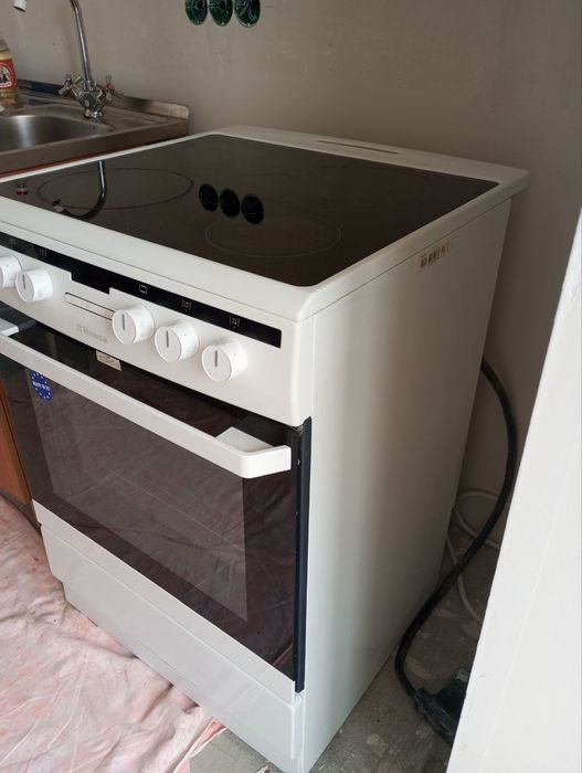 Продам електроплиту