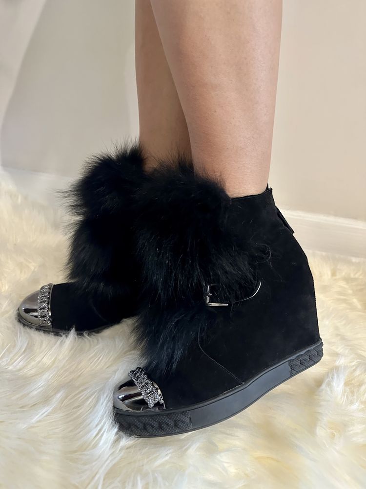 Buty na koturnie casadei z futerkiem 39