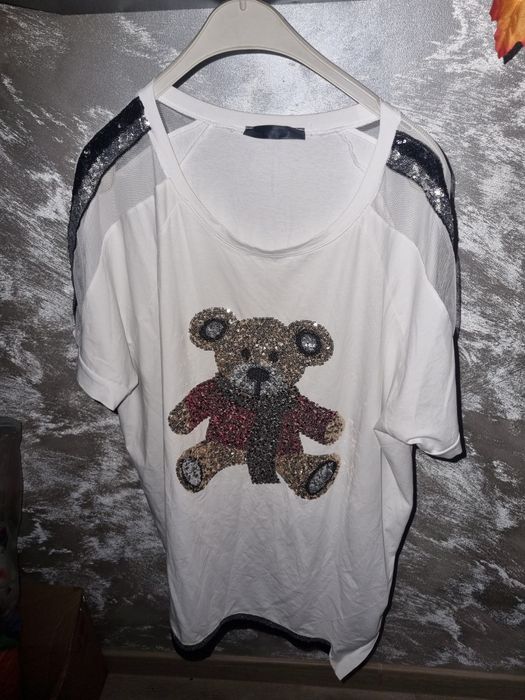Śliczna bluzeczka z misiem z cekinów i.