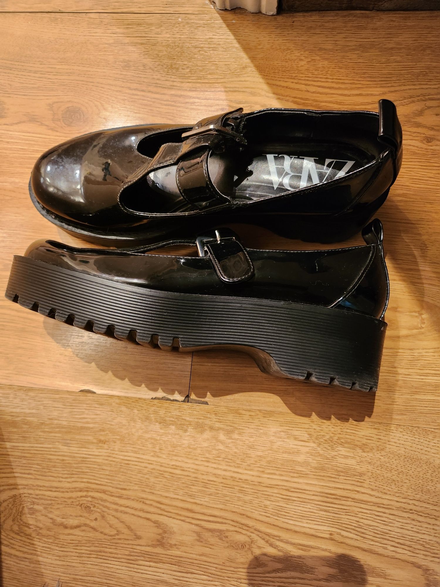 Sapatos Zara tamanho 42