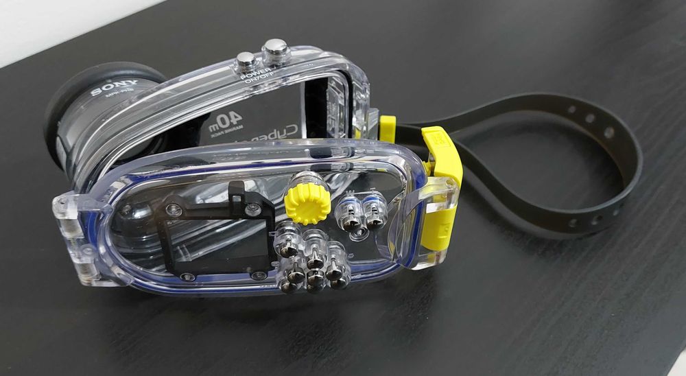 Máquina Fotográfica e Filmar Cyber-Shot Sony 7.2 + Caixa estanque