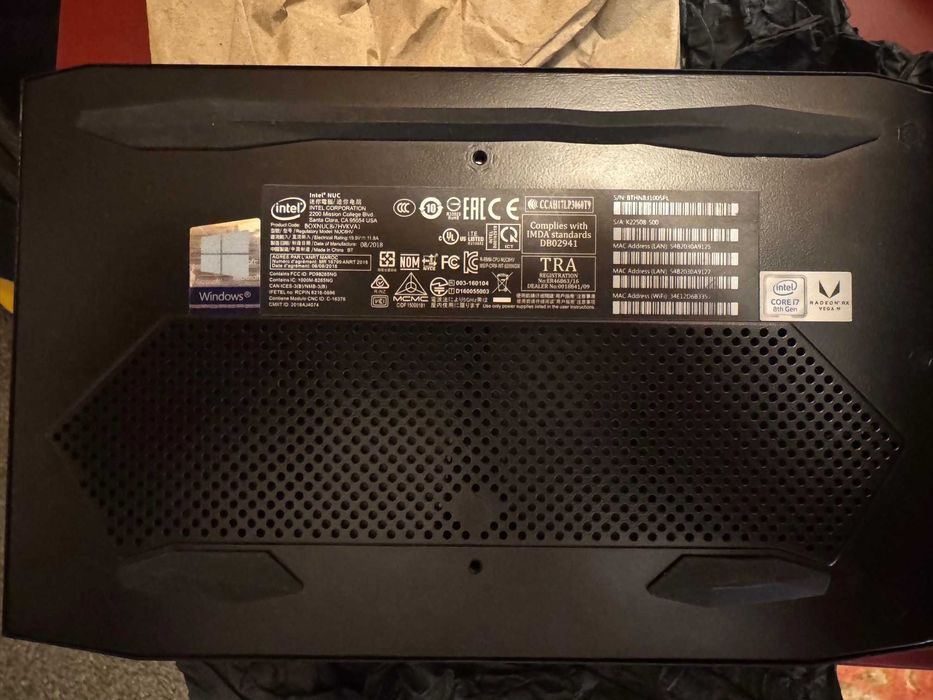 Продам Intel nuc  NUC8i7HVK  НЕ РАБОЧИЙ!!!