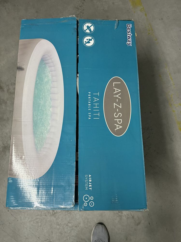 Spa de hidromassagem insuflável com luzes LED para 2-4 pessoas