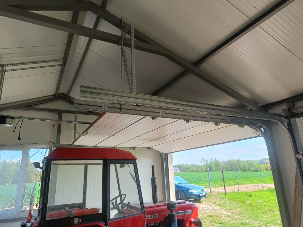 Brama garażowa segmentowa z automatyką 3m/2,5m.