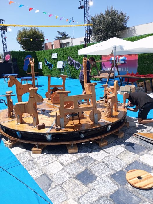 Carrossel em madeira