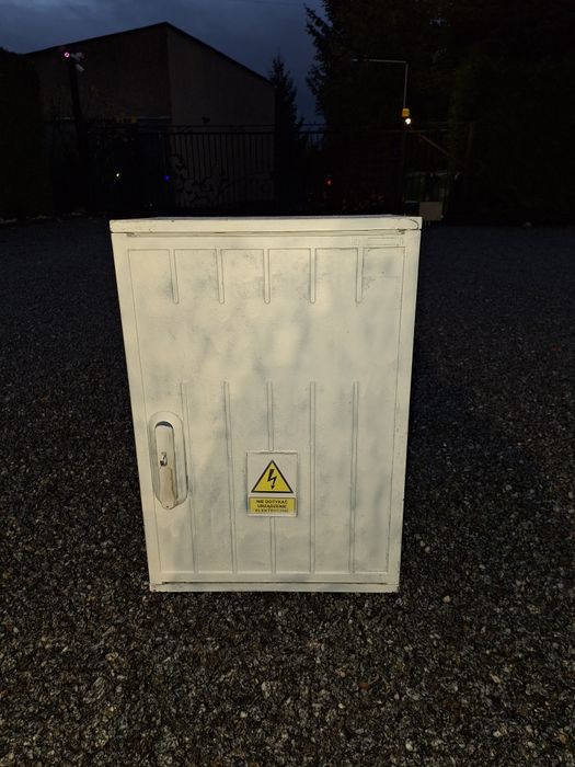 Skrzynka elektryczna zewnętrzna