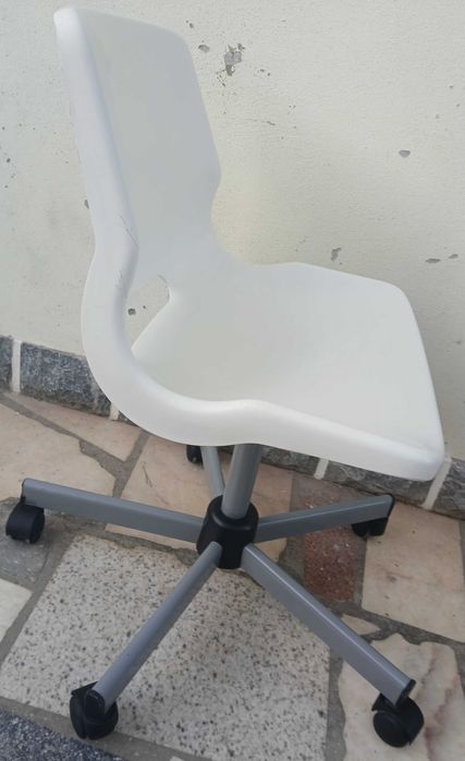 Cadeira ikea  com rodas