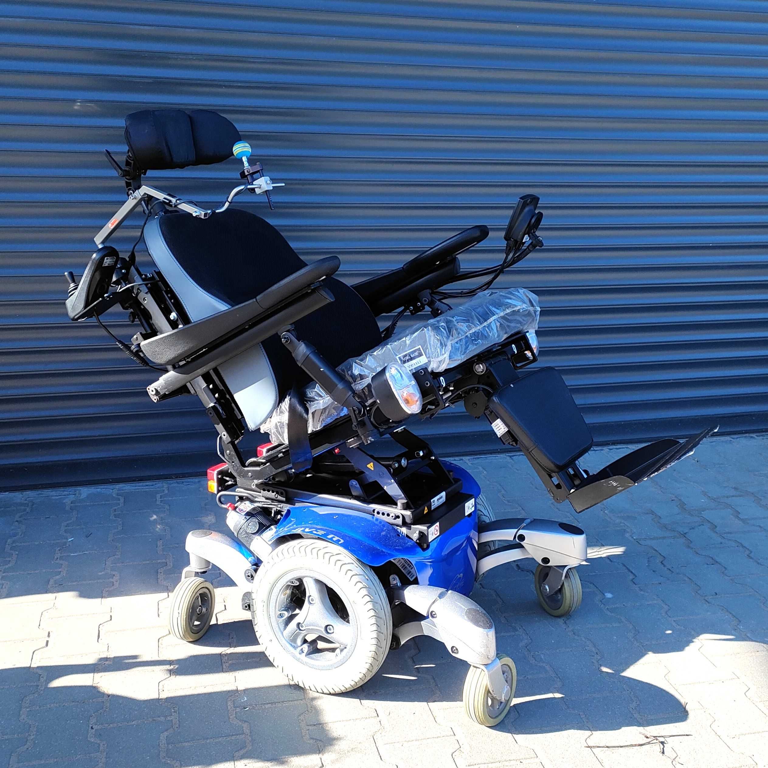 Wózek inwalidzki Quickie Jive M sterowany brodą i joystick opiekuna
