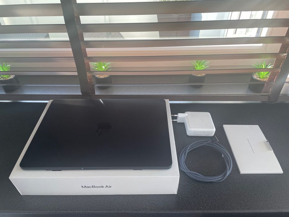 Apple MacBook Air 13,6 M2 2022 Czarny/Księżycowa Poświata na Gwarancji