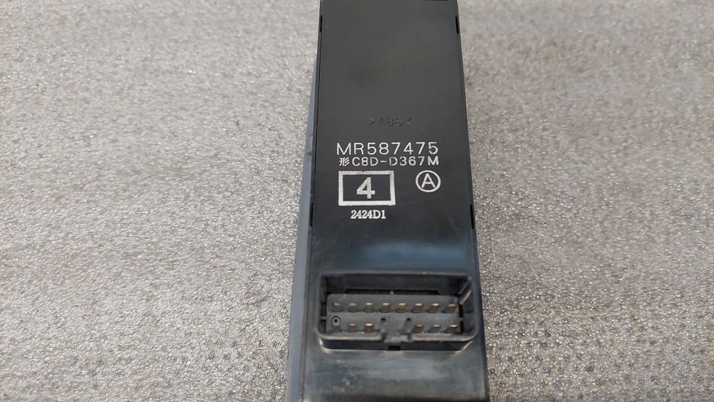 Comando / botão / interruptor vidros frente esquerdo MITSUBISHI Colt V