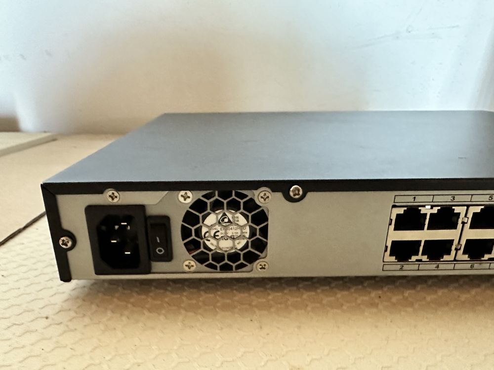 Rejestrator 8 IP kanałowy Honeywell HEN08102 do 8Mpx 4tb dysk