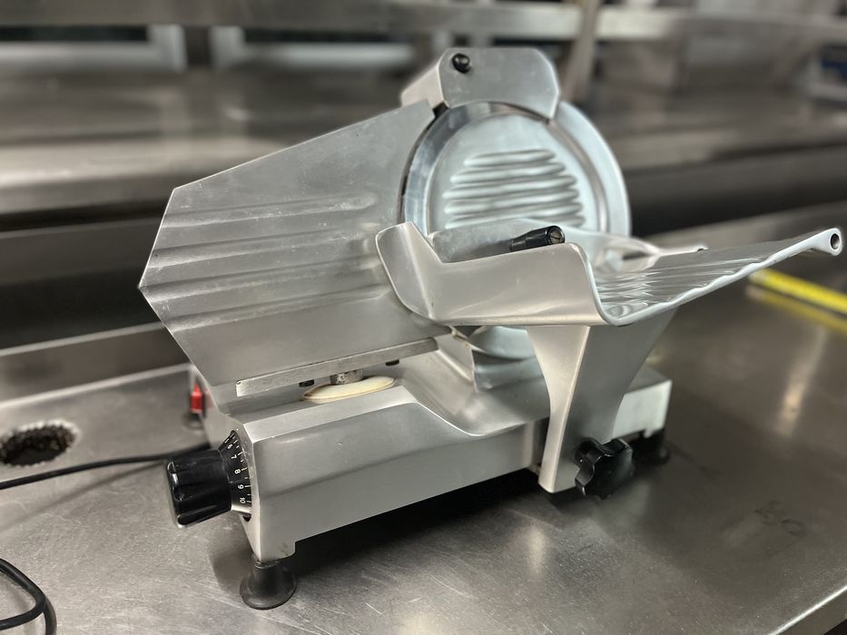 Fiambreira industrial em aluminio com disco de 22cm de diametro