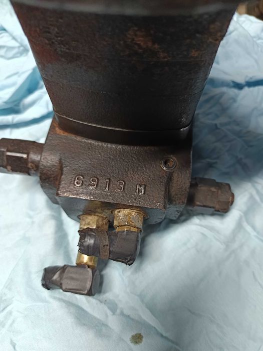 Silnik/Hydromotor obrotu