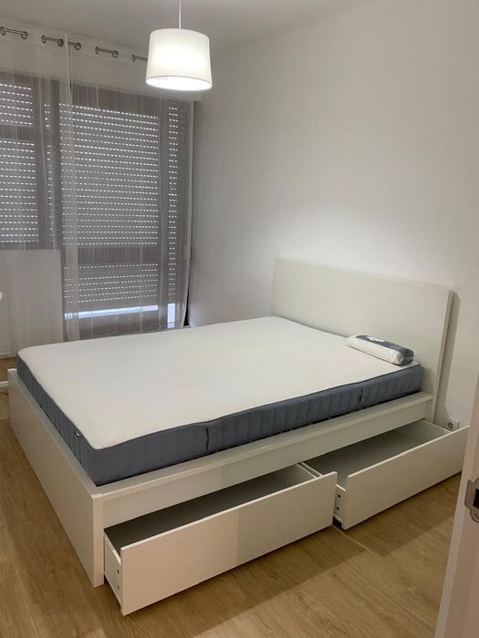 Quarto para arrendar junto ao metro da Trindade