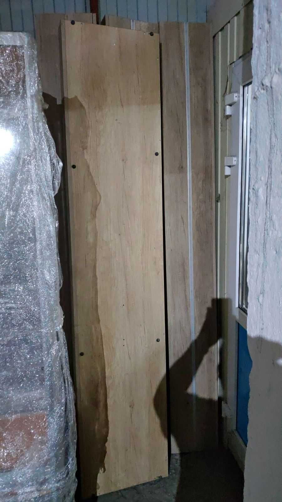 Полки (стойки) под товар для кофейни и магазина.