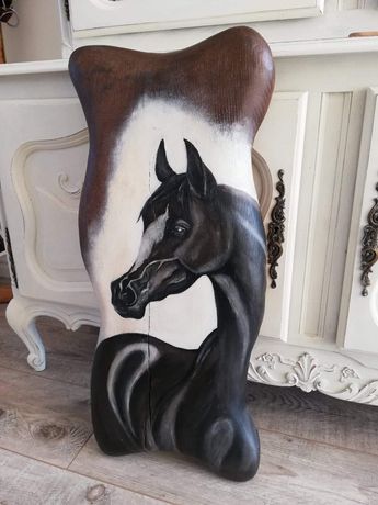 Koń na desce  ręcznie malowany