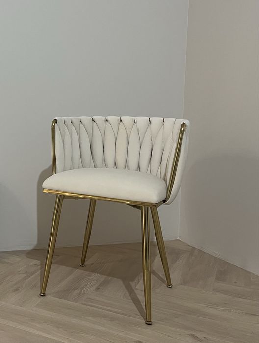 Krzesło tapicerowane welur beżowe kremowe na złotych nogach