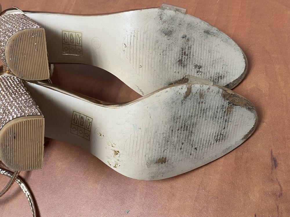 Piękne buty na słupku sandałki wiązane wysokie złote