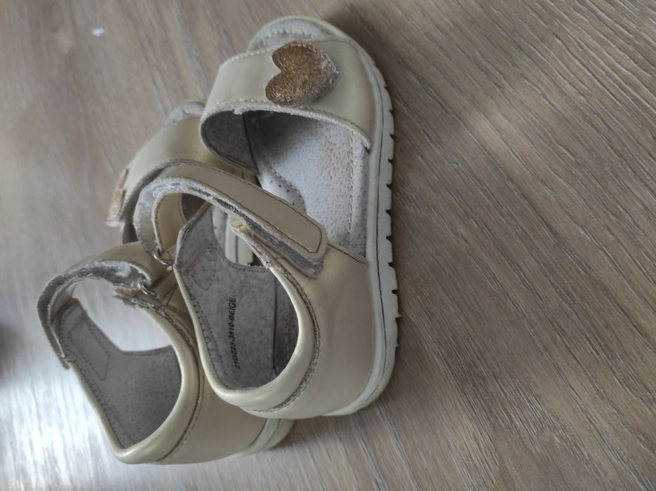 Butki piękne rozmiar 27